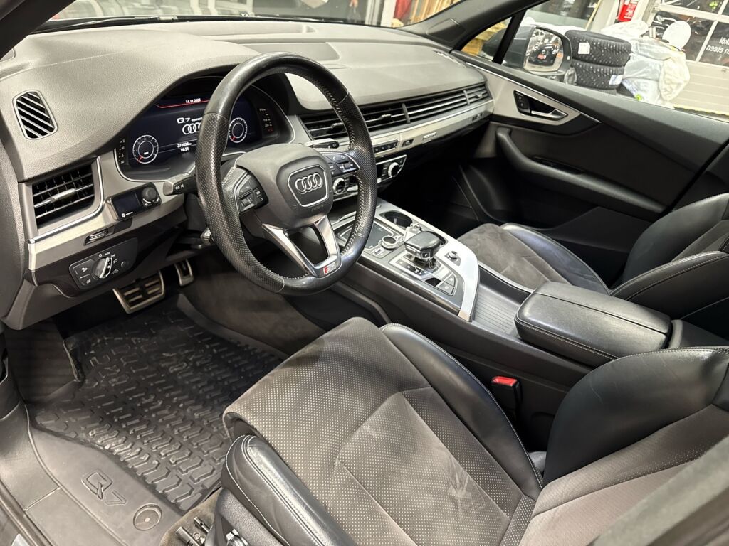 Audi Q7 2016 Harmaa