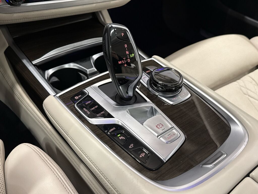 BMW 740 2018 Metallihohtosininen