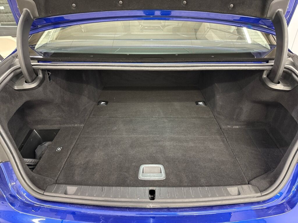 BMW 740 2018 Metallihohtosininen