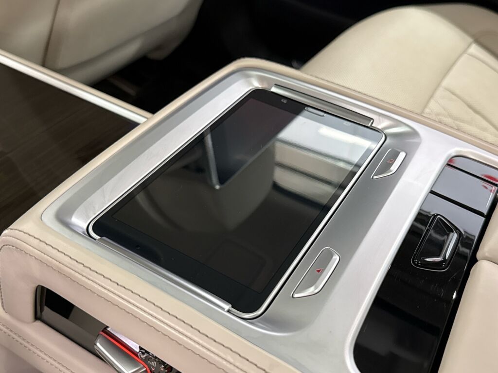 BMW 740 2018 Metallihohtosininen