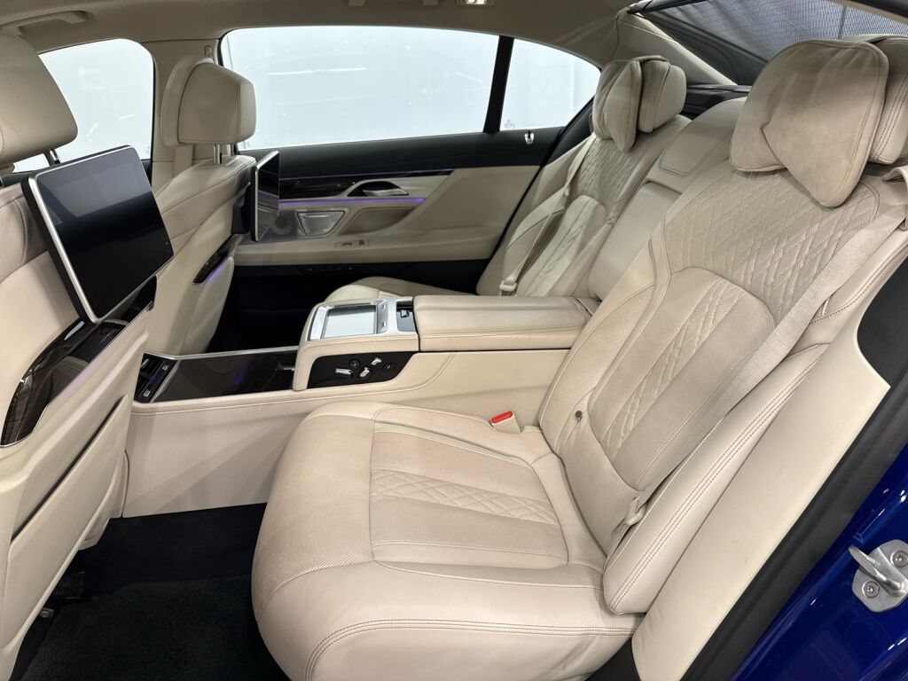 BMW 740 2018 Metallihohtosininen