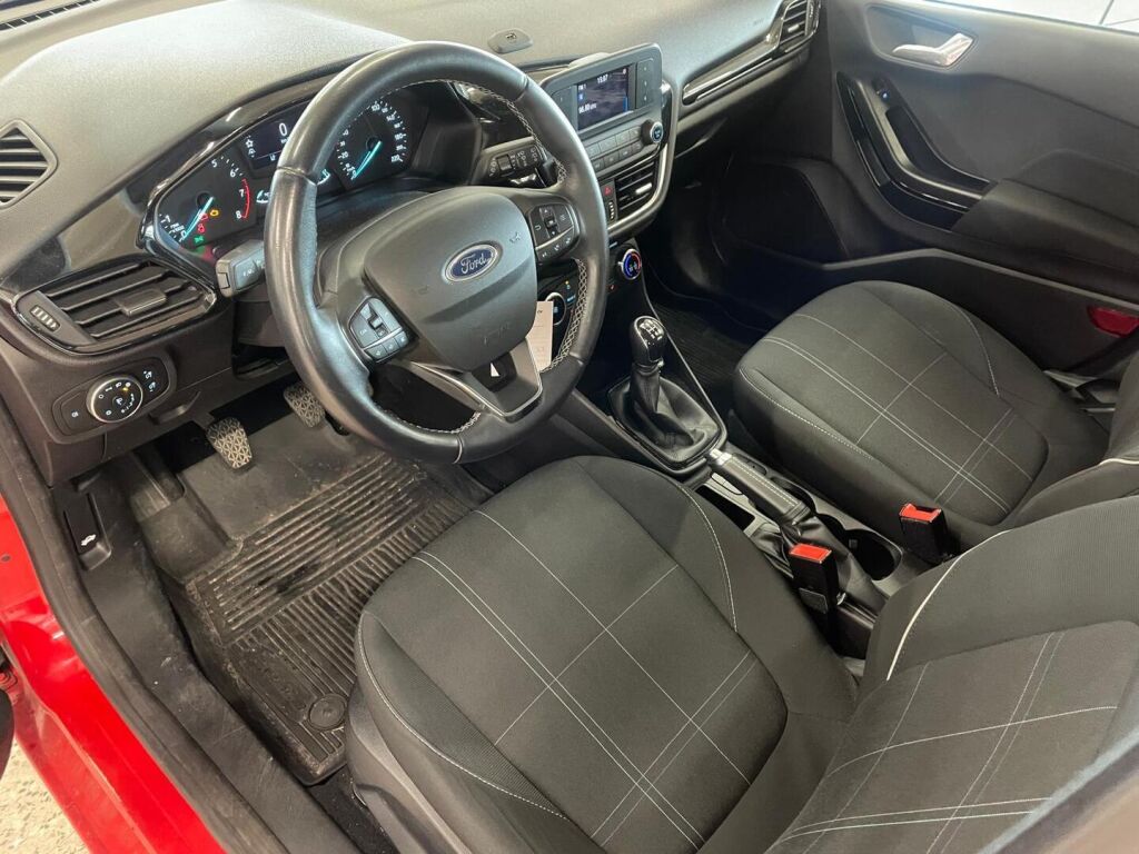 Ford Fiesta 2018 Punainen