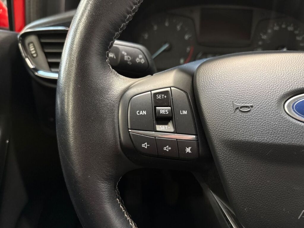 Ford Fiesta 2018 Punainen