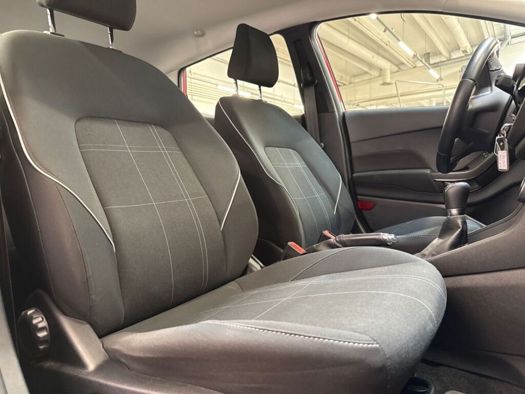 Ford Fiesta 2018 Punainen