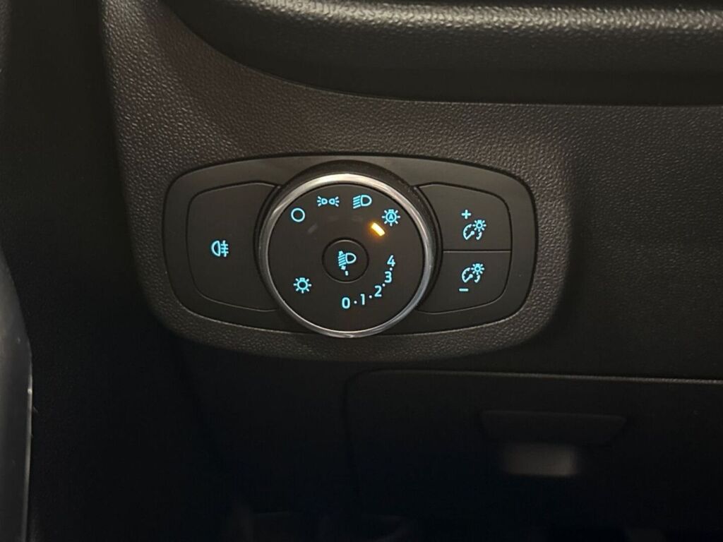 Ford Fiesta 2018 Punainen