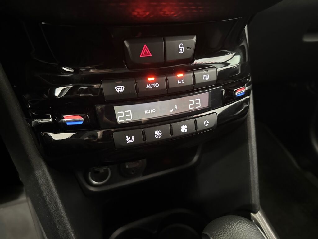 Peugeot 2008 2018 Musta