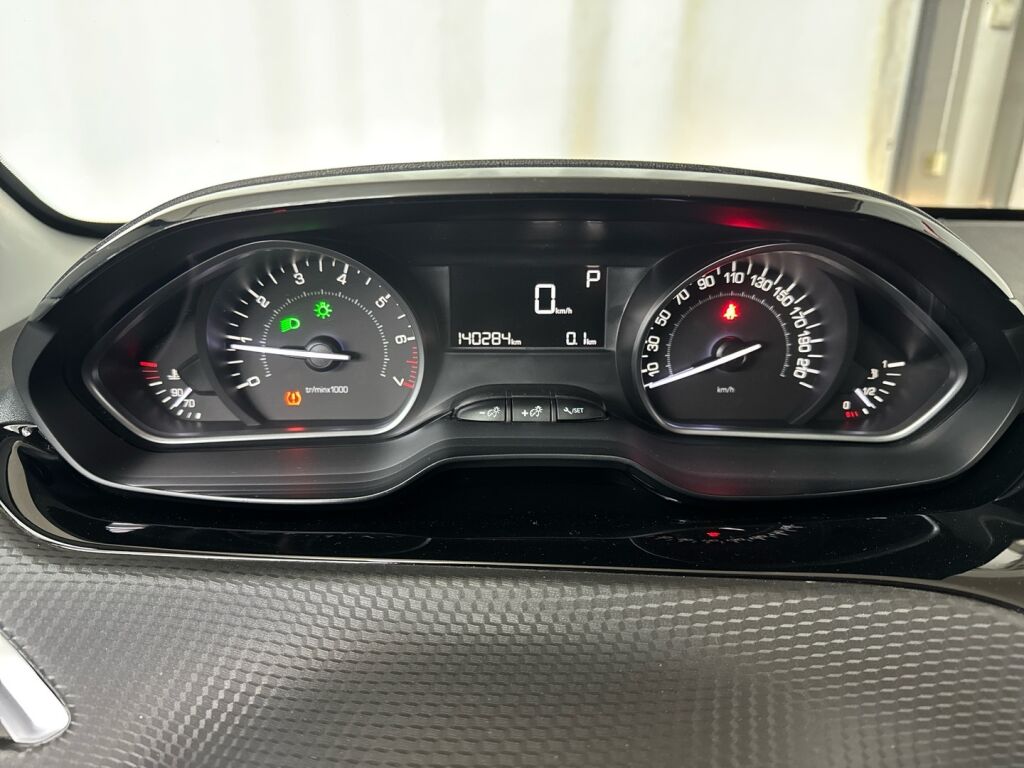 Peugeot 2008 2018 Musta