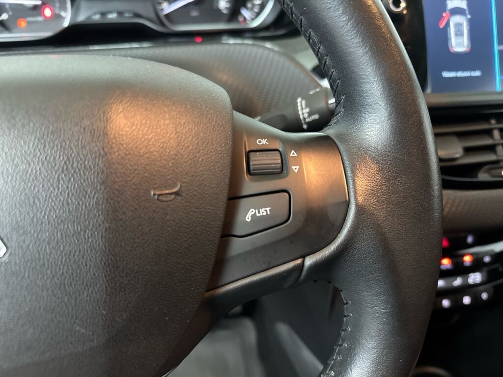 Peugeot 2008 2018 Musta