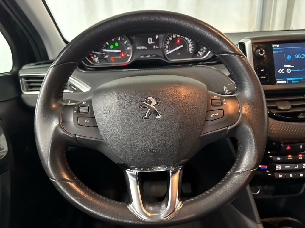 Peugeot 2008 2018 Musta