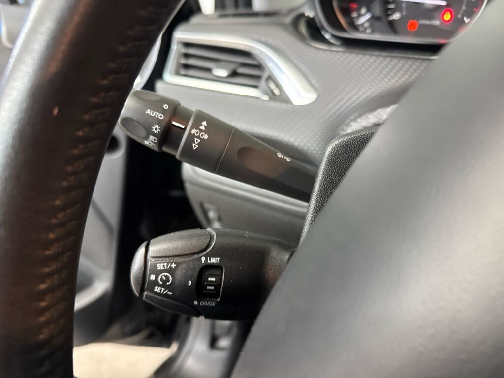 Peugeot 2008 2018 Musta