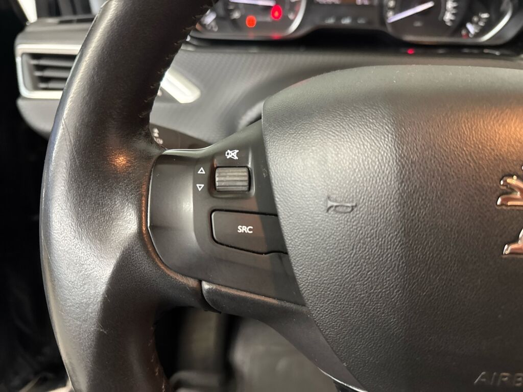 Peugeot 2008 2018 Musta