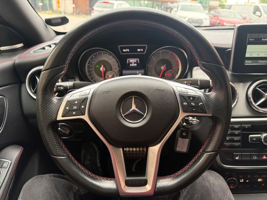 Mercedes-Benz CLA 2015 Musta