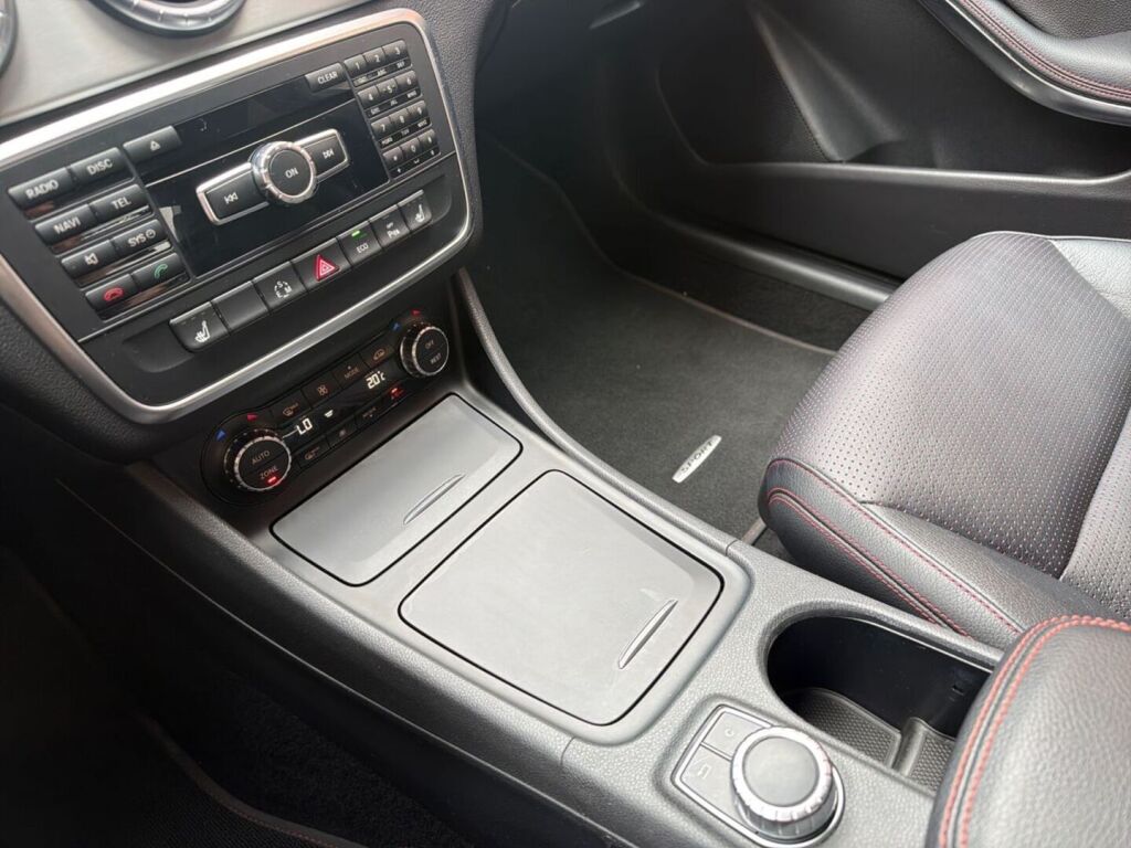 Mercedes-Benz CLA 2015 Musta