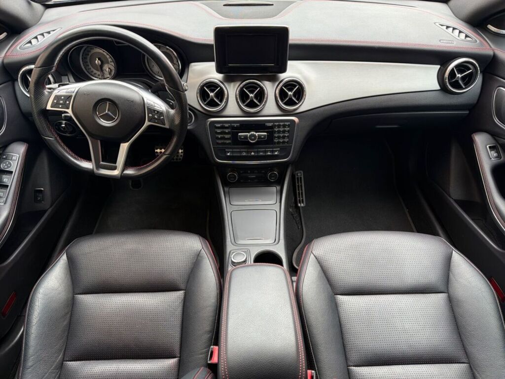 Mercedes-Benz CLA 2015 Musta