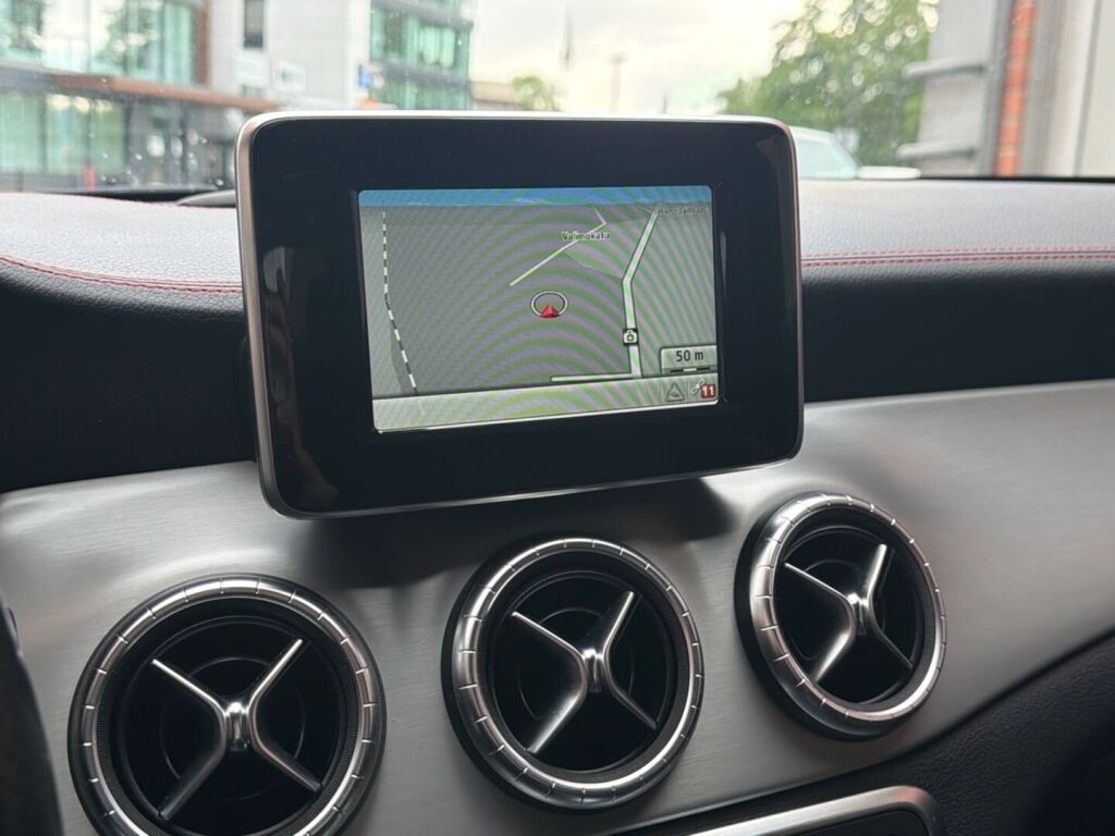 Mercedes-Benz CLA 2015 Musta