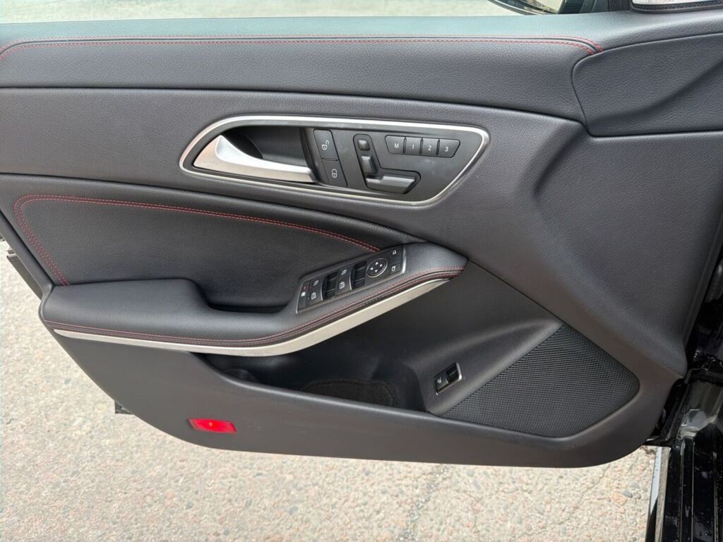 Mercedes-Benz CLA 2015 Musta