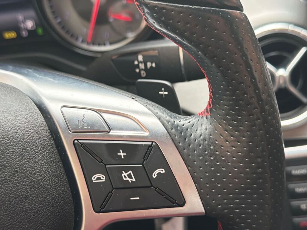Mercedes-Benz CLA 2015 Musta
