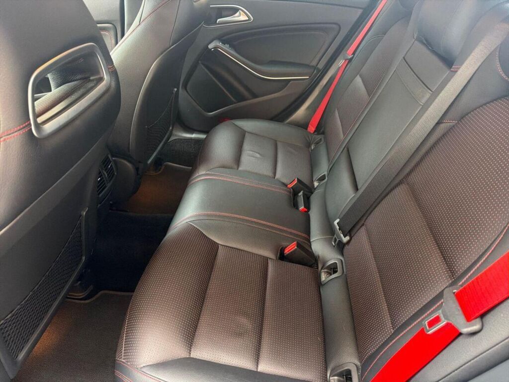 Mercedes-Benz CLA 2015 Musta