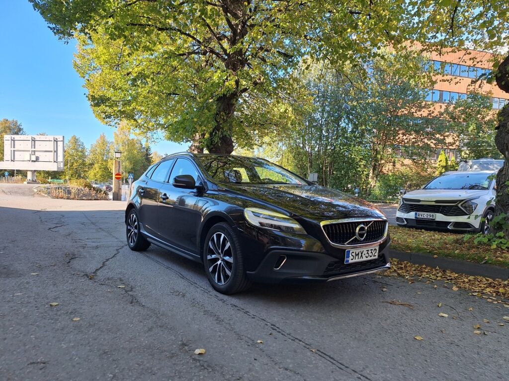 Volvo V40 Cross Country 2019 Musta