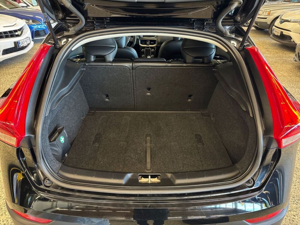 Volvo V40 Cross Country 2019 Musta