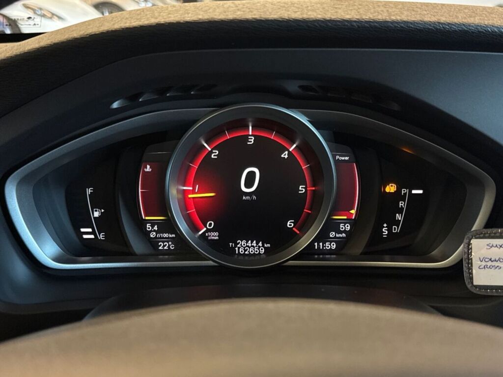 Volvo V40 Cross Country 2019 Musta