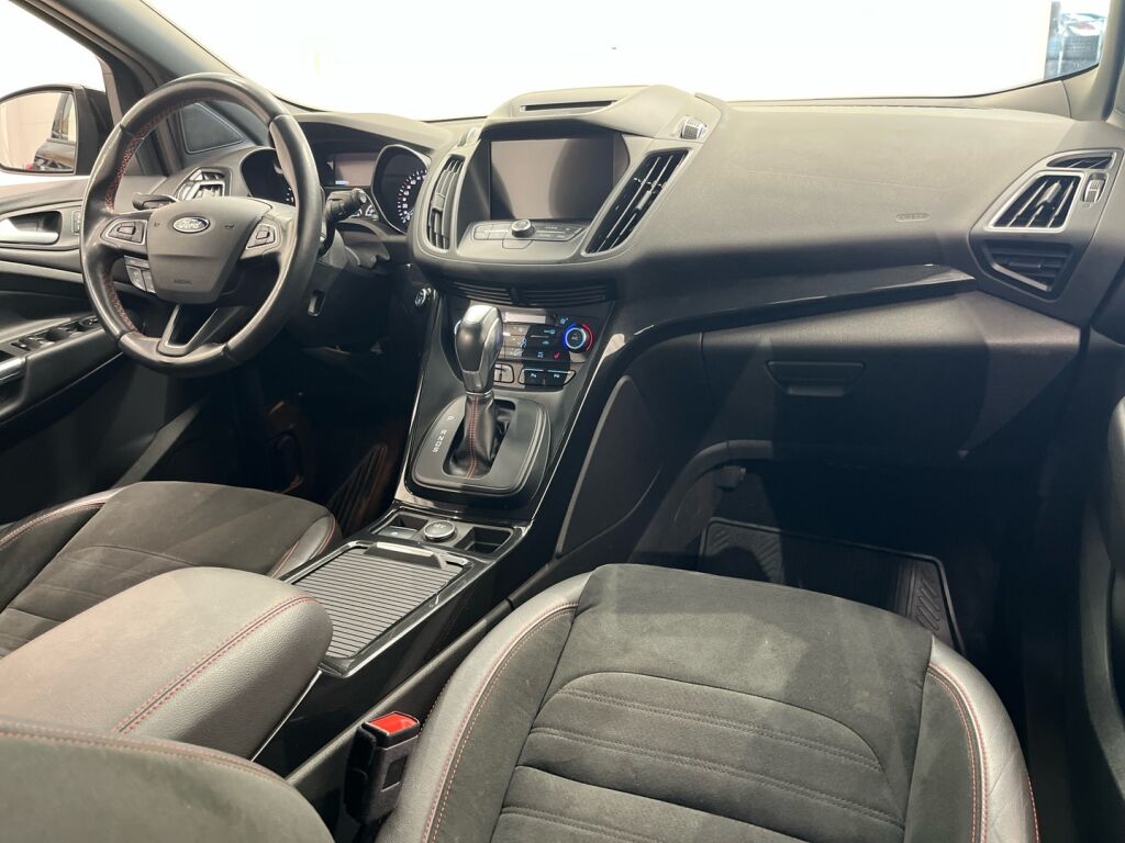 Ford Kuga 2018 Musta