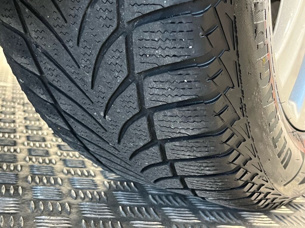 Ford Kuga 2018 Musta