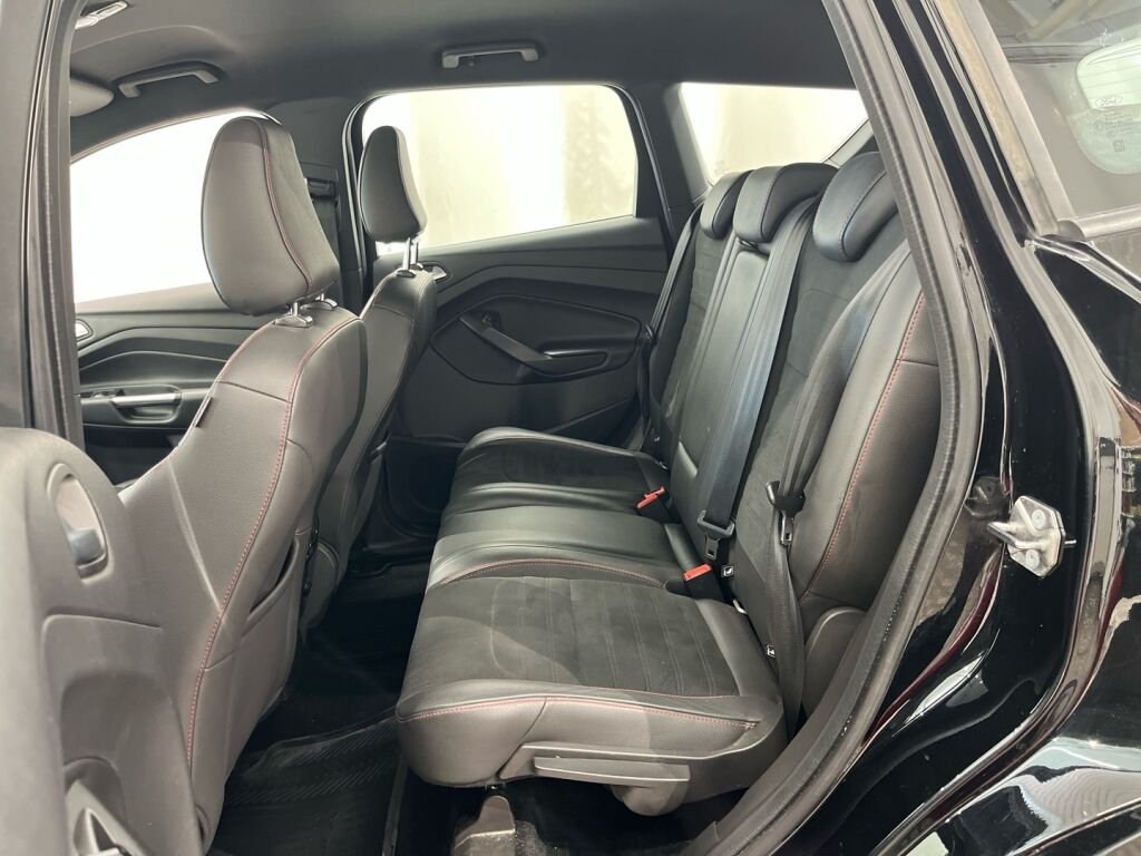 Ford Kuga 2018 Musta