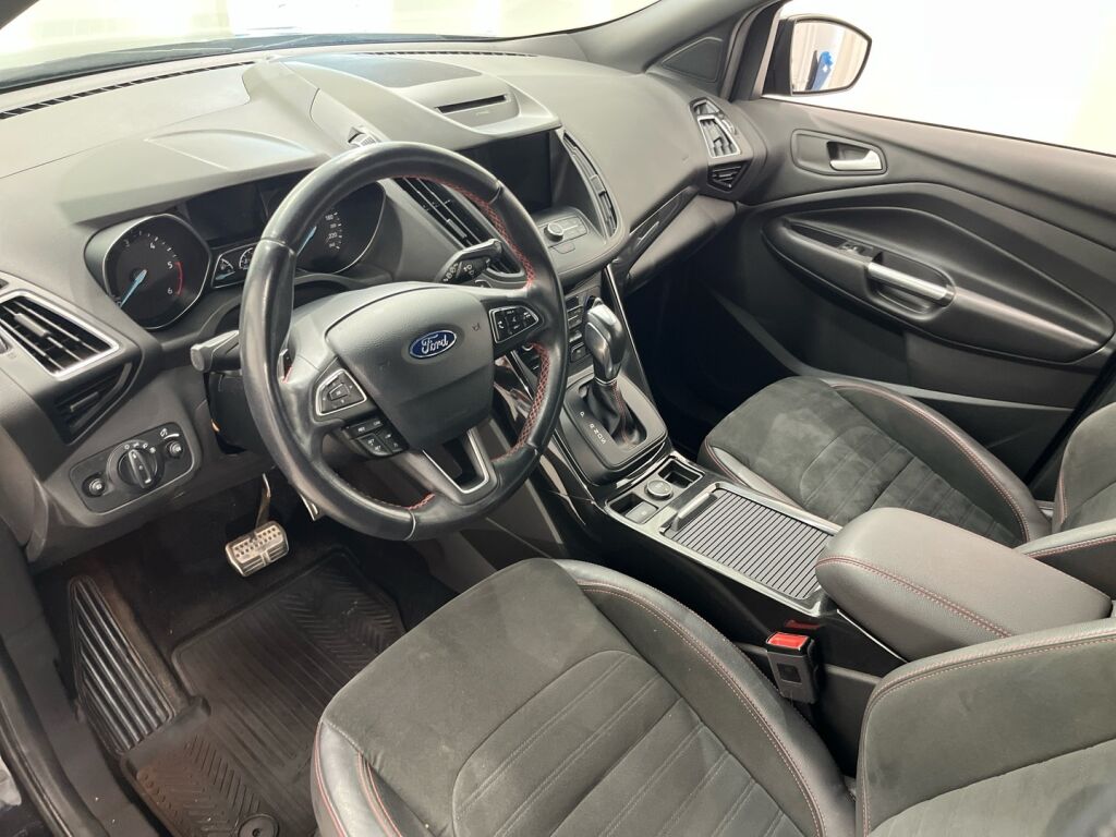 Ford Kuga 2018 Musta