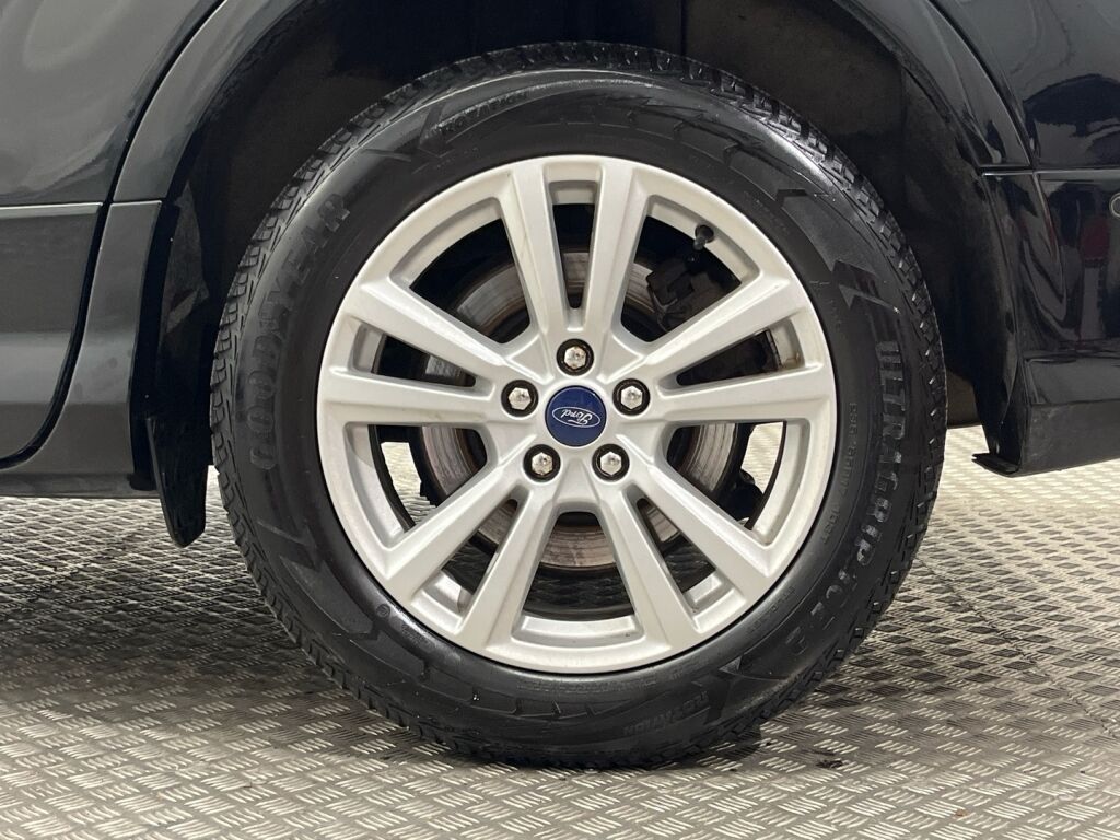 Ford Kuga 2018 Musta