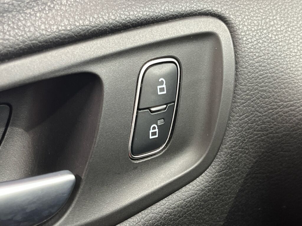 Ford Kuga 2018 Musta