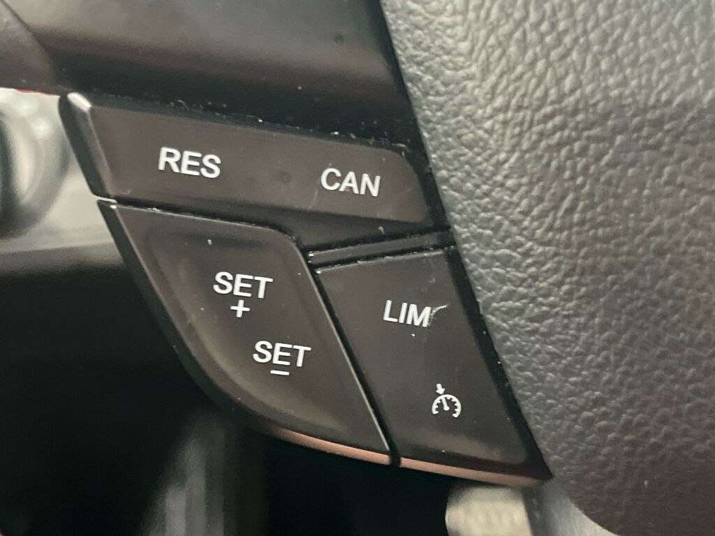 Ford Kuga 2018 Musta