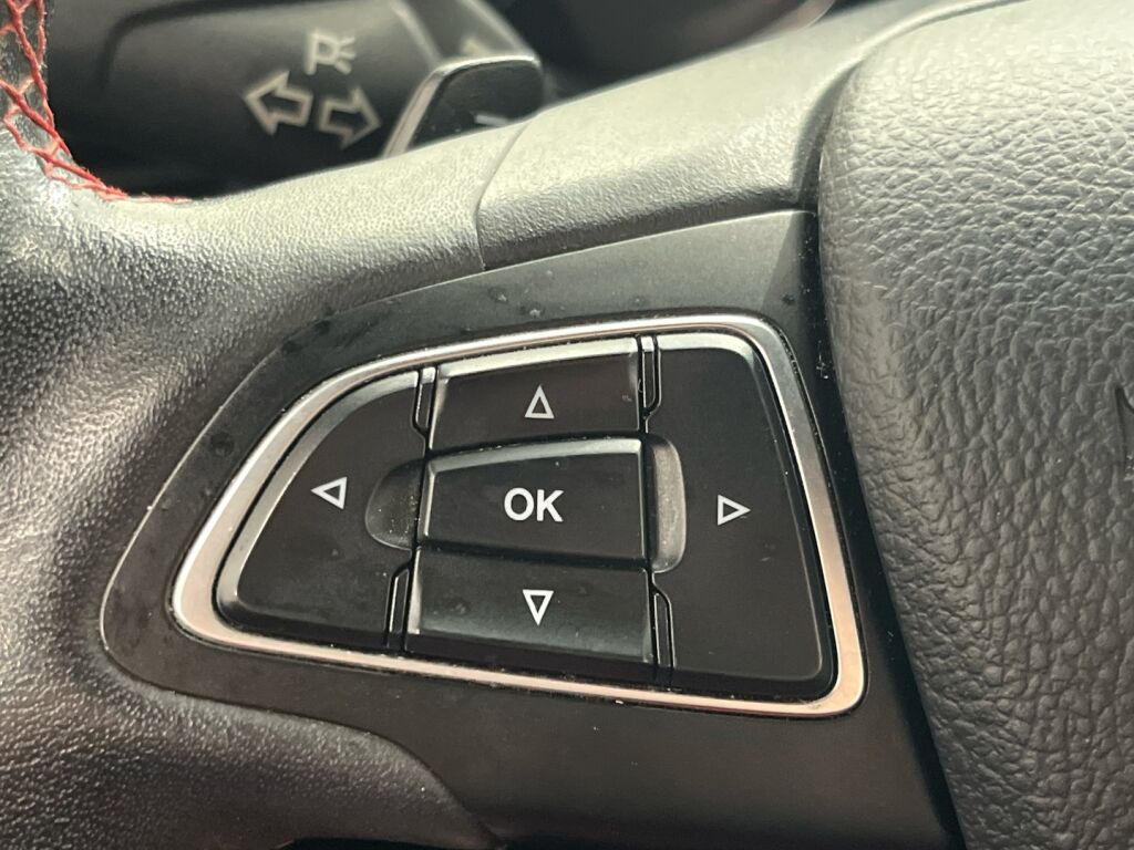 Ford Kuga 2018 Musta