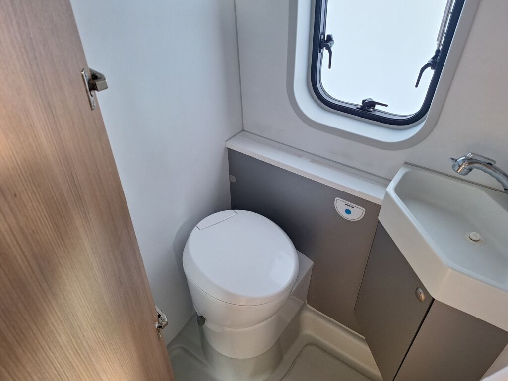 Adria Twin 640 SL 2018 Valkoinen