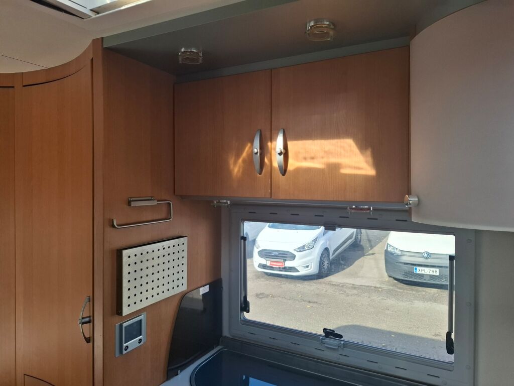 Knaus SunLiner 655 MF 2006 Valkoinen
