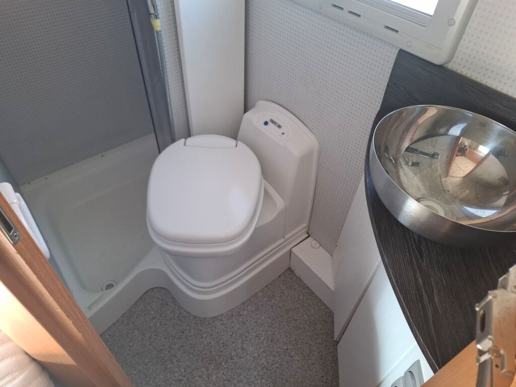 Knaus SunLiner 655 MF 2006 Valkoinen