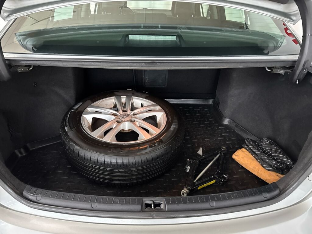 Toyota Avensis 2009 Harmaa