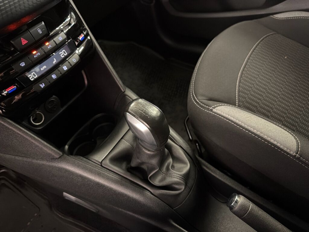 Peugeot 208 2016 Sininen