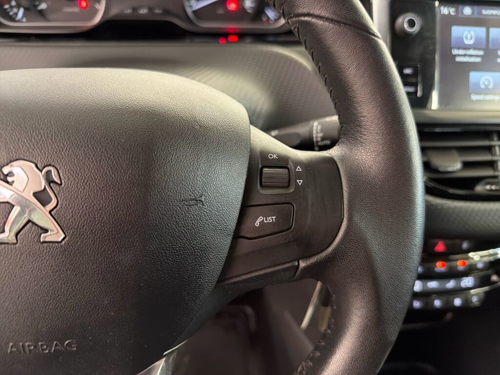 Peugeot 208 2016 Sininen