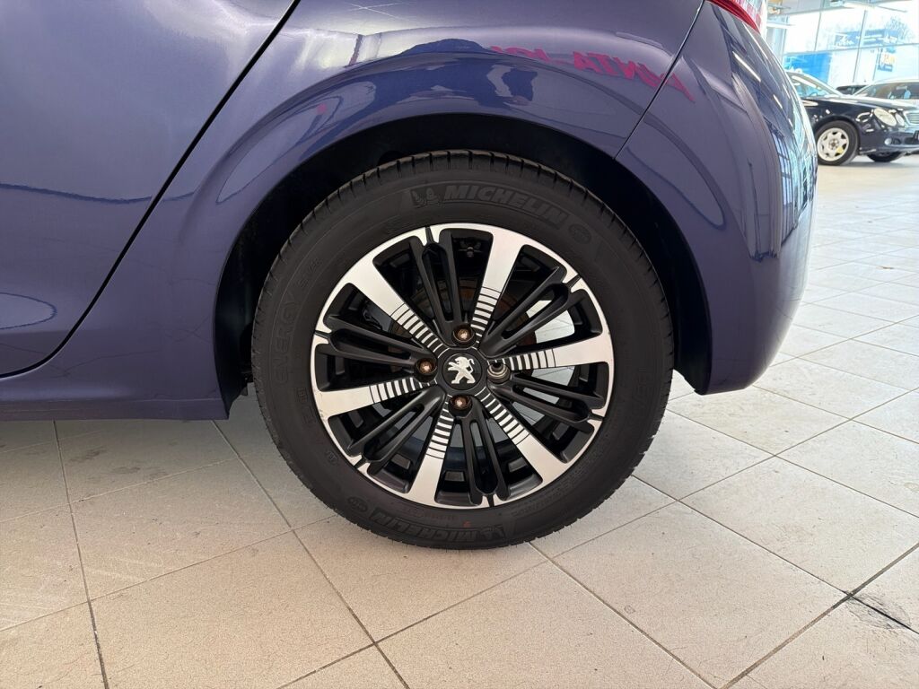 Peugeot 208 2016 Sininen