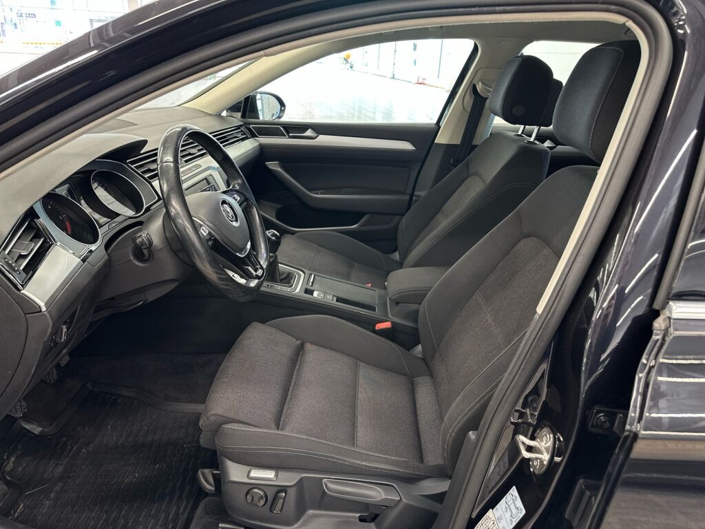 Volkswagen Passat 2016 Musta