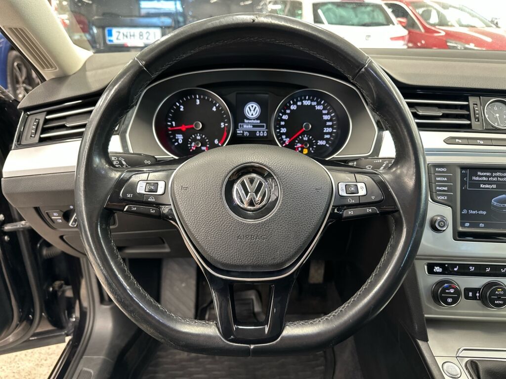 Volkswagen Passat 2016 Musta