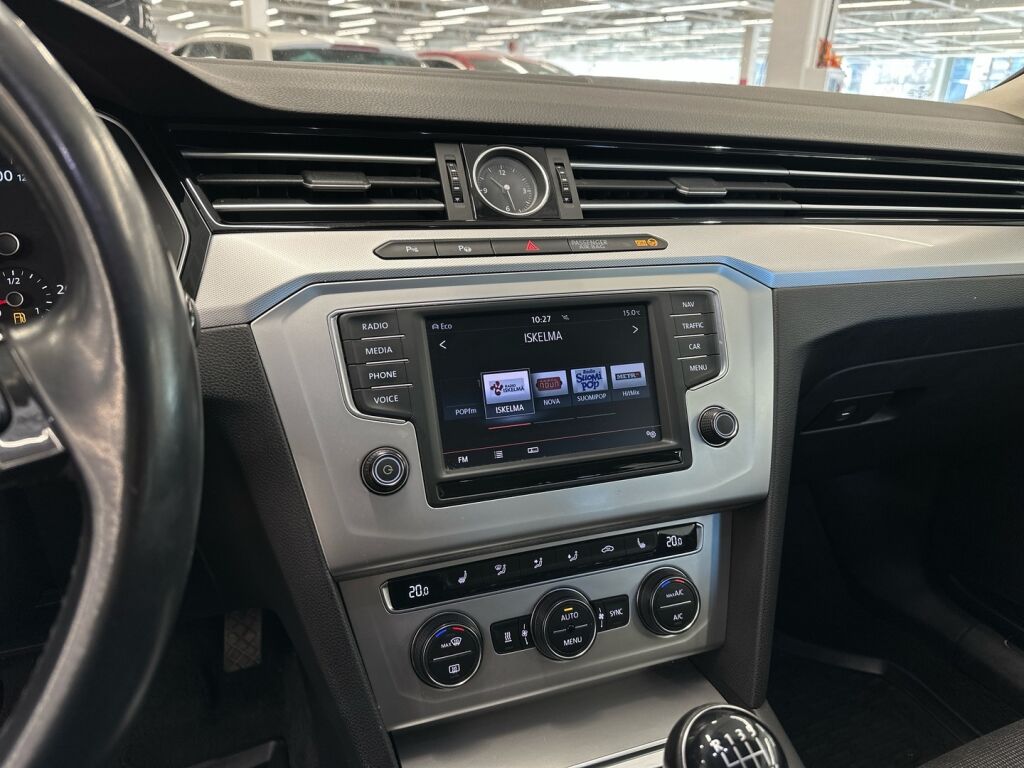 Volkswagen Passat 2016 Musta