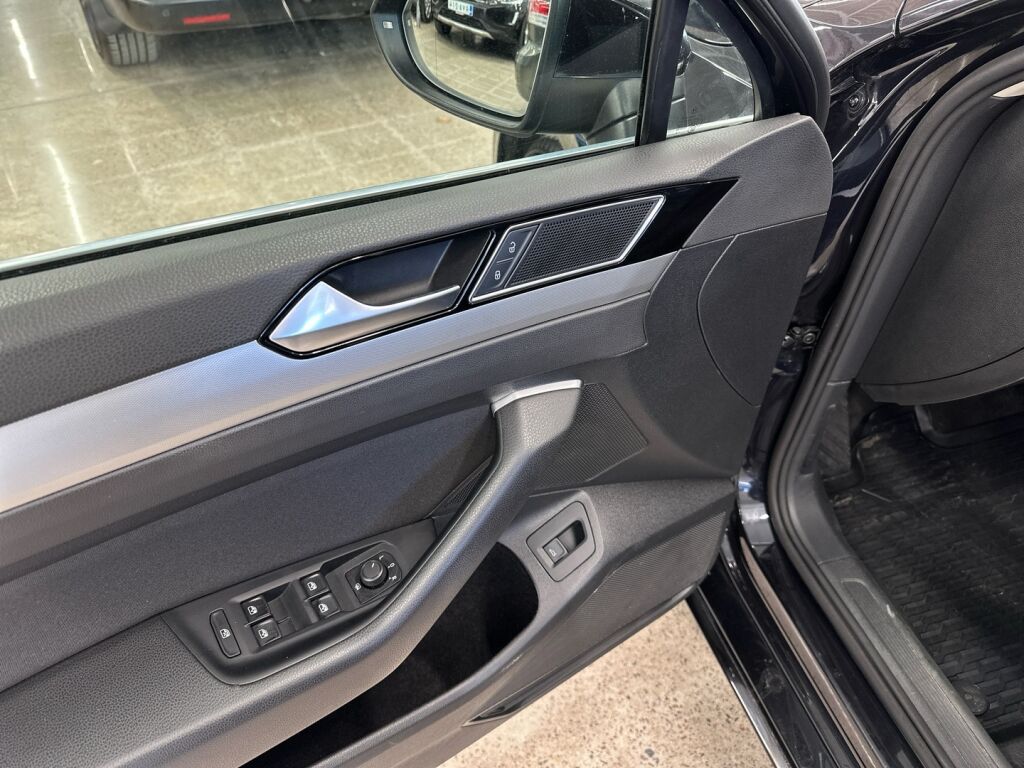 Volkswagen Passat 2016 Musta