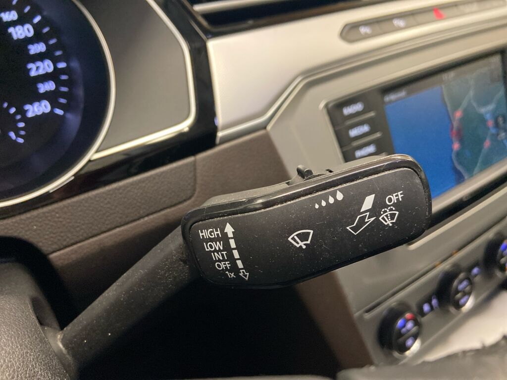 Volkswagen Passat 2016 Keltainen