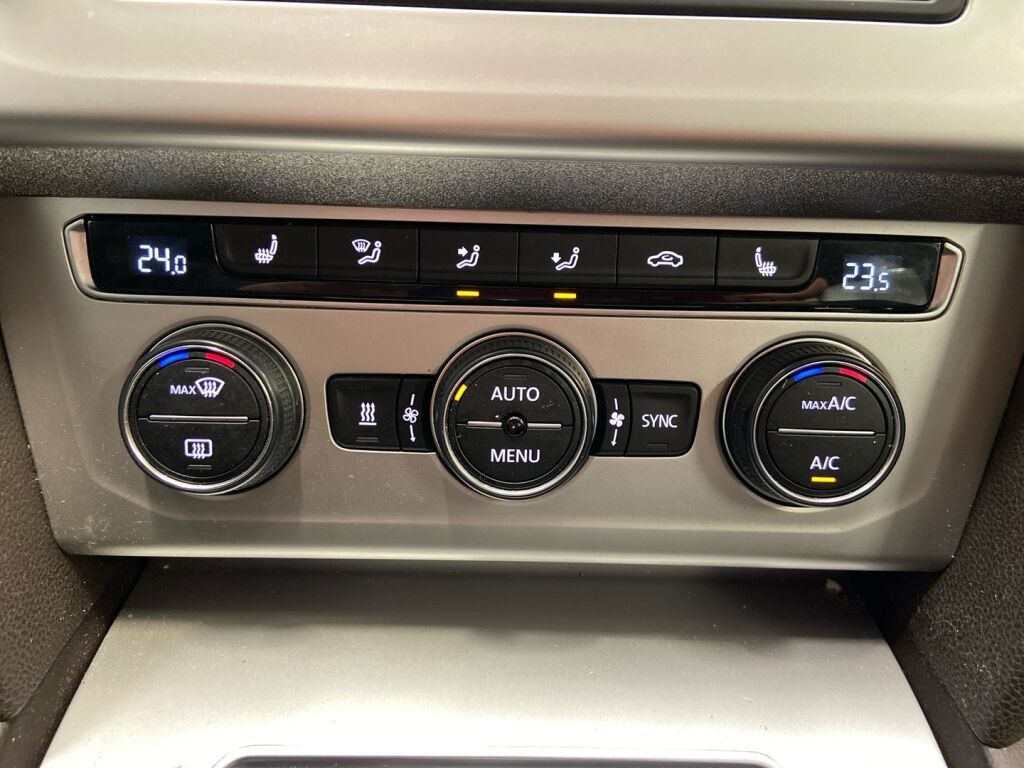 Volkswagen Passat 2016 Keltainen