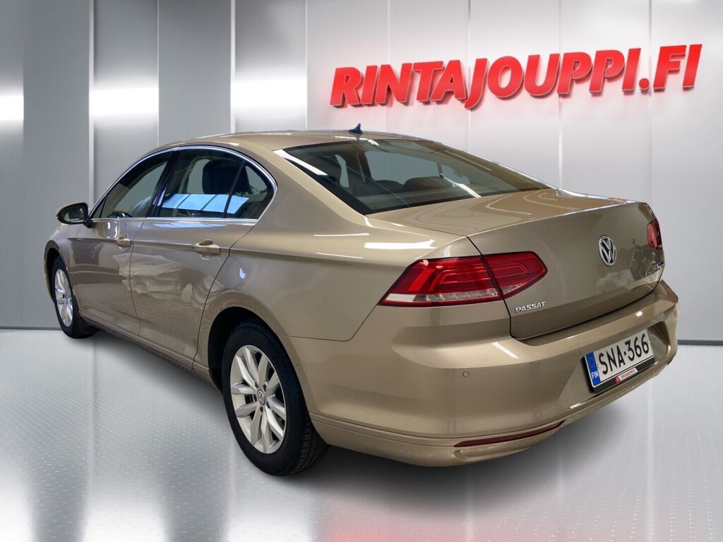 Volkswagen Passat 2016 Keltainen