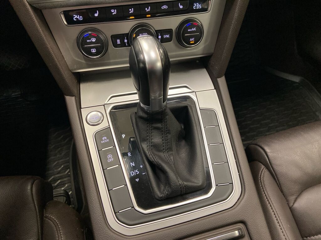 Volkswagen Passat 2016 Keltainen