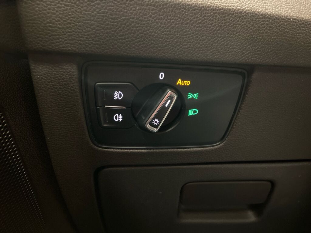 Volkswagen Passat 2016 Keltainen