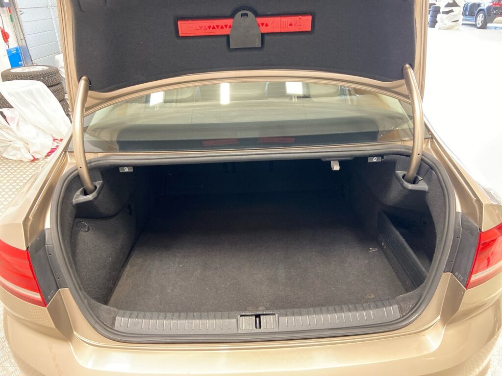 Volkswagen Passat 2016 Keltainen